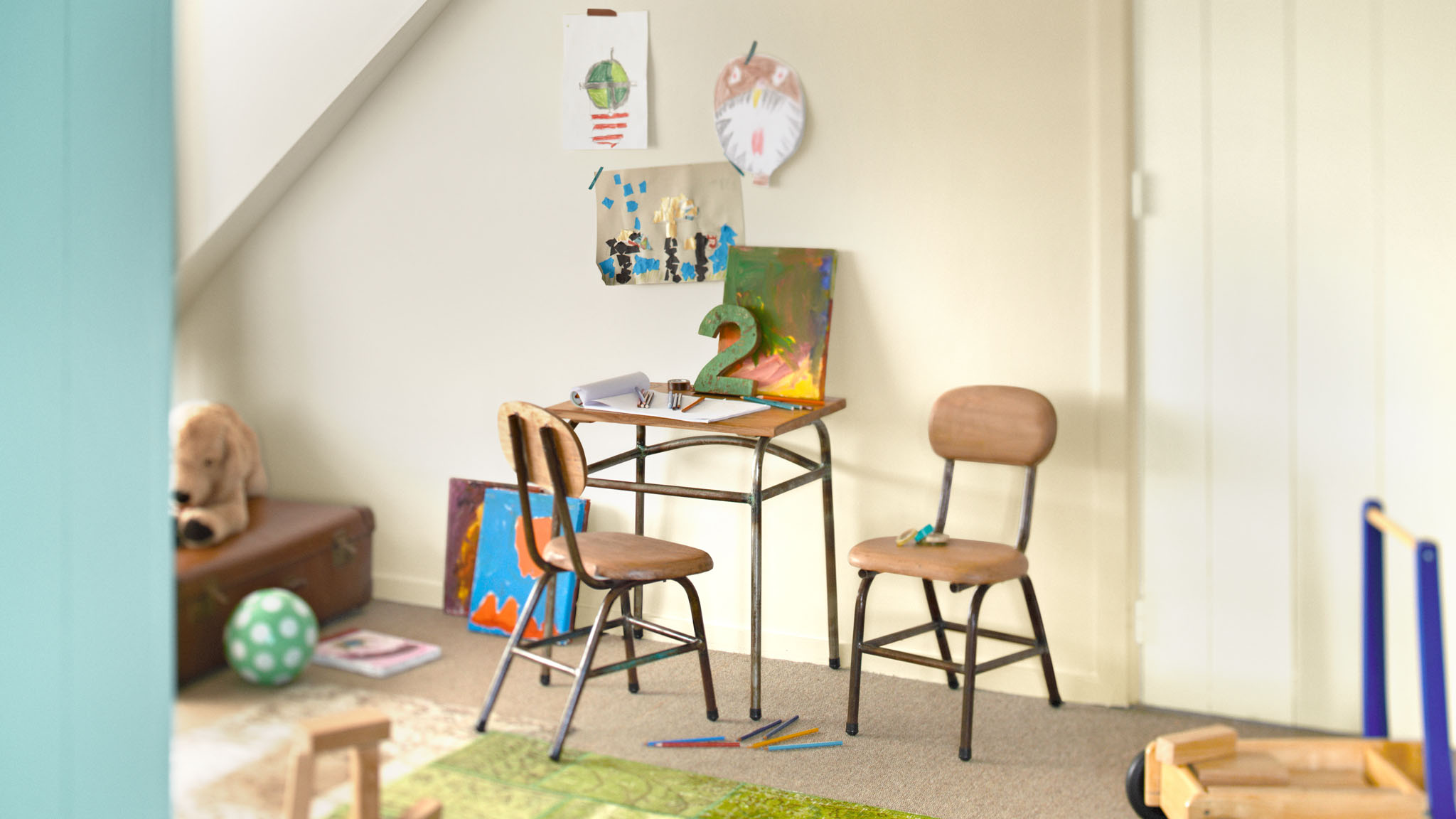 06.3 Kinderzimmer mit neutraler Wandfarbe Kinderzimmer mit einem neutralen Farbschema bestmöglich gestalten