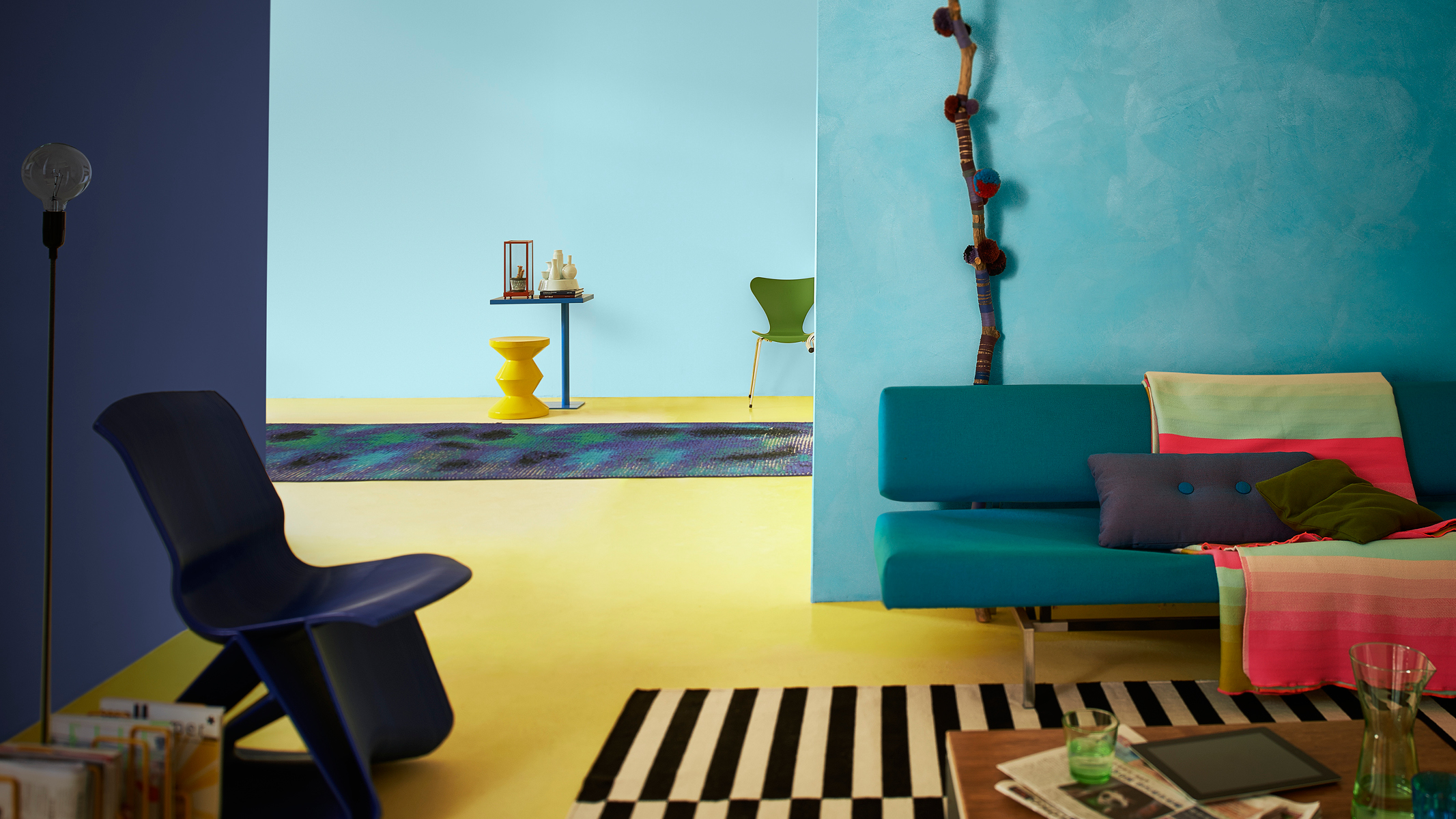 Ein farbenfrohes Wohnzimmer in Blau Wenn Sie schlichte, elegante Räume lieben, ist ein einfarbiges Konzept für Sie genau das Richtige. Damit können Sie nicht viel falsch machen – umso wichtiger ist es, dass Sie sich für die richtige Farbe entscheiden.