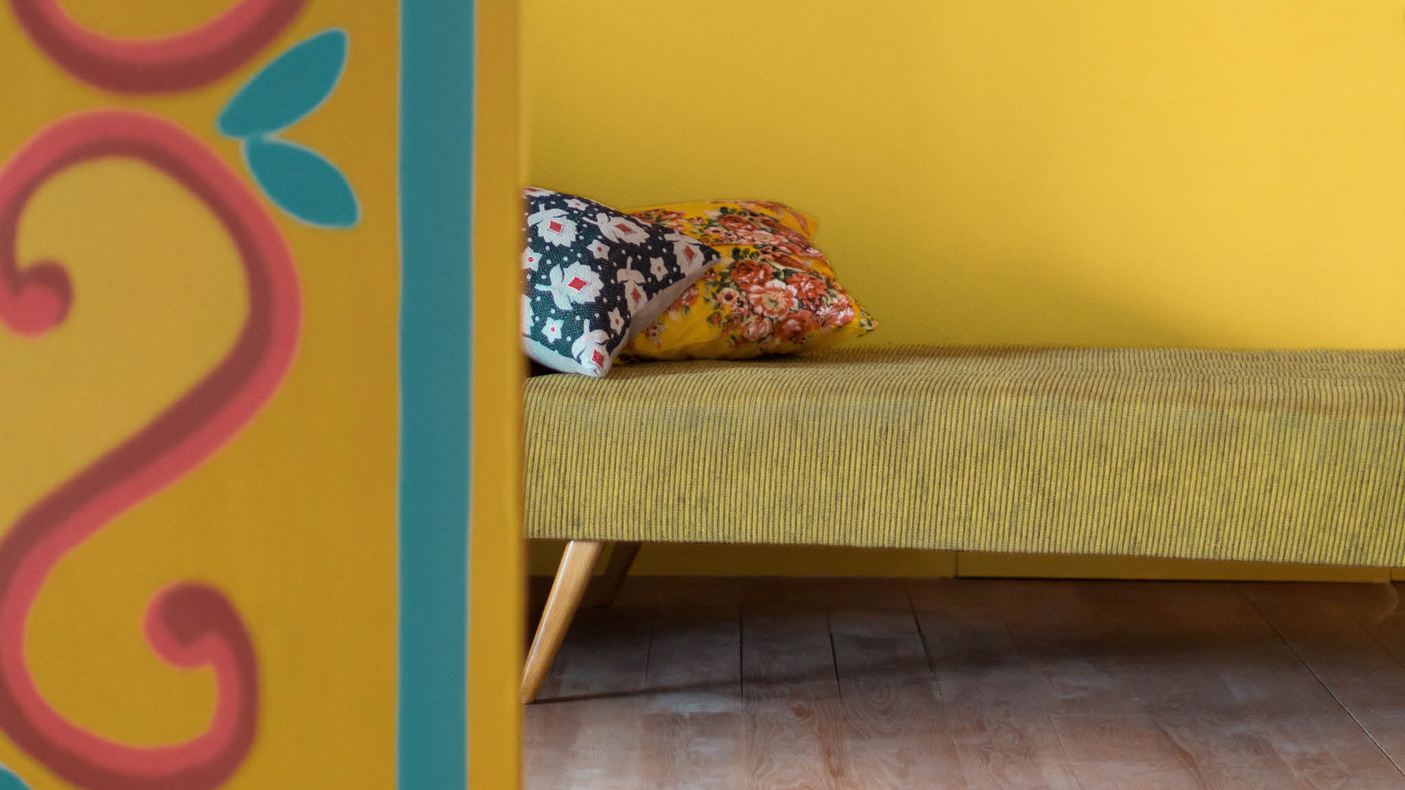 Mexikanisch inspiriertes Wohnzimmer Leuchtende, kräftige Farben und markante Aztekenmuster sind der perfekte Weg, um in Ihrem Zuhause ein mexikanisch inspiriertes Konzept umzusetzen.