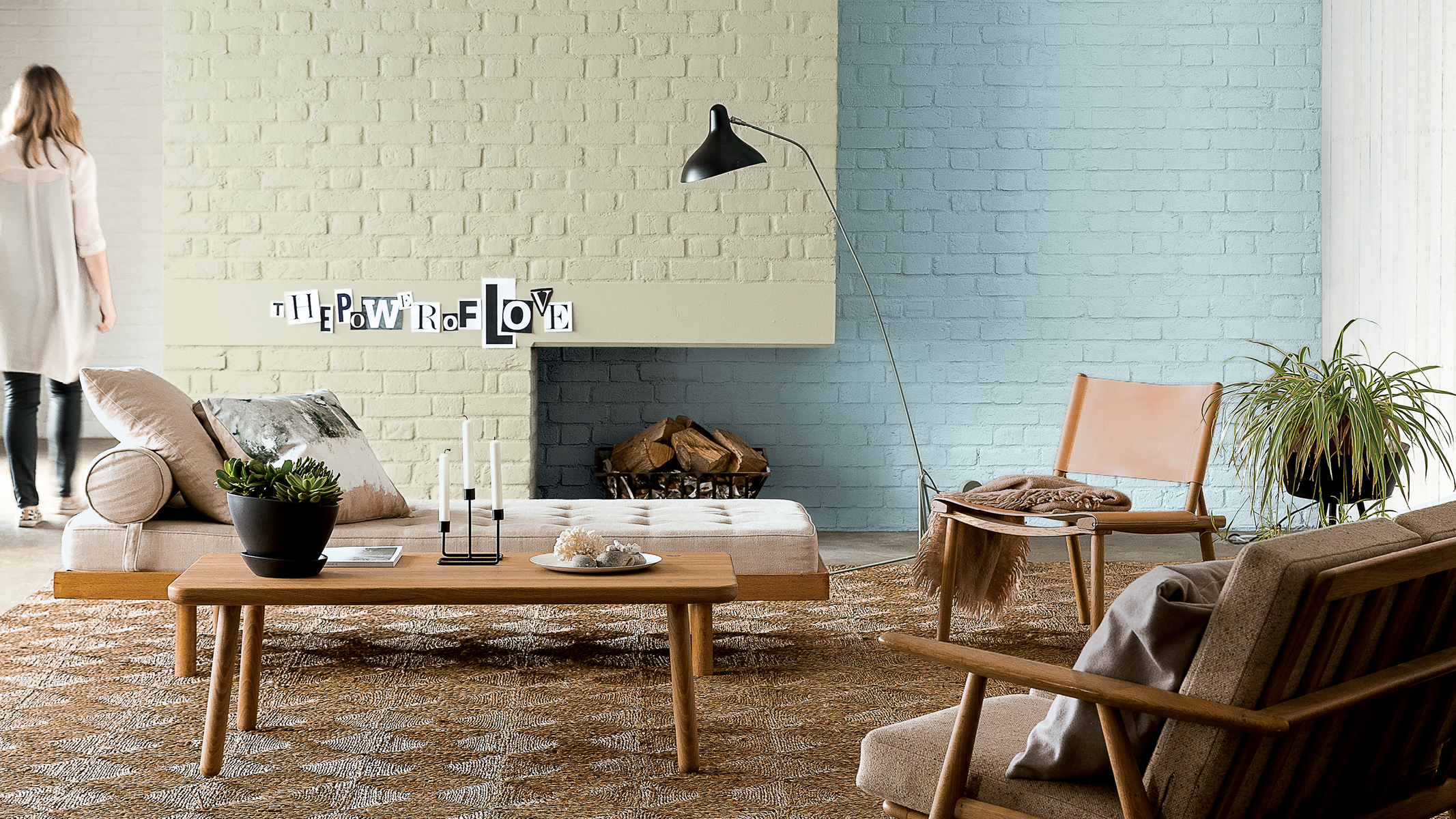 Warmes, neutrales Wohnzimmer Es gibt nichts Gemütlicheres als eine neutrale Farbpalette – vorausgesetzt, die Balance stimmt.