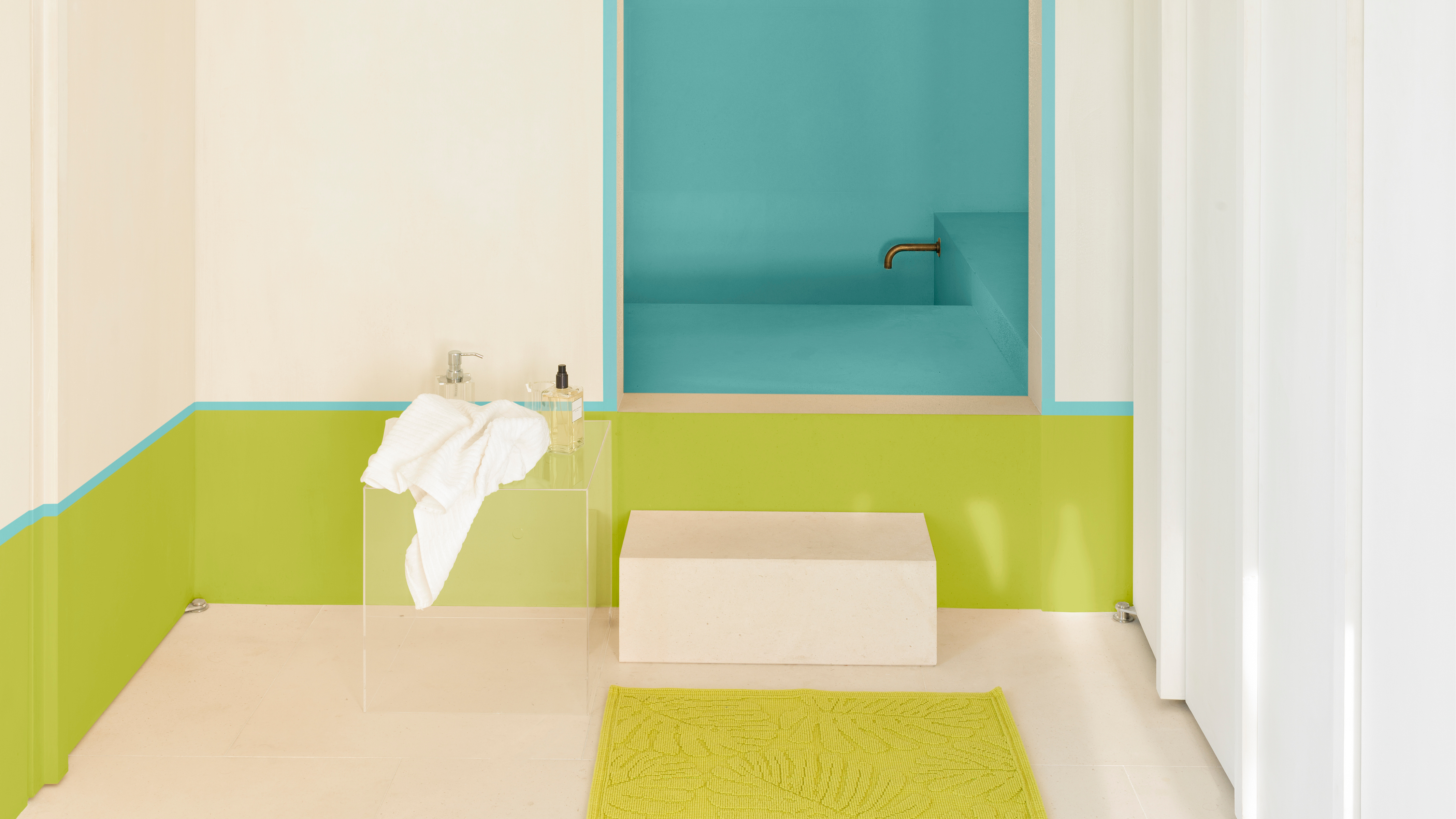 Farbenfrohe Akzente setzen Wenn es in Ihren Räumen keine architektonischen Elemente gibt, können Sie mit Farbe eigene Akzente setzen.