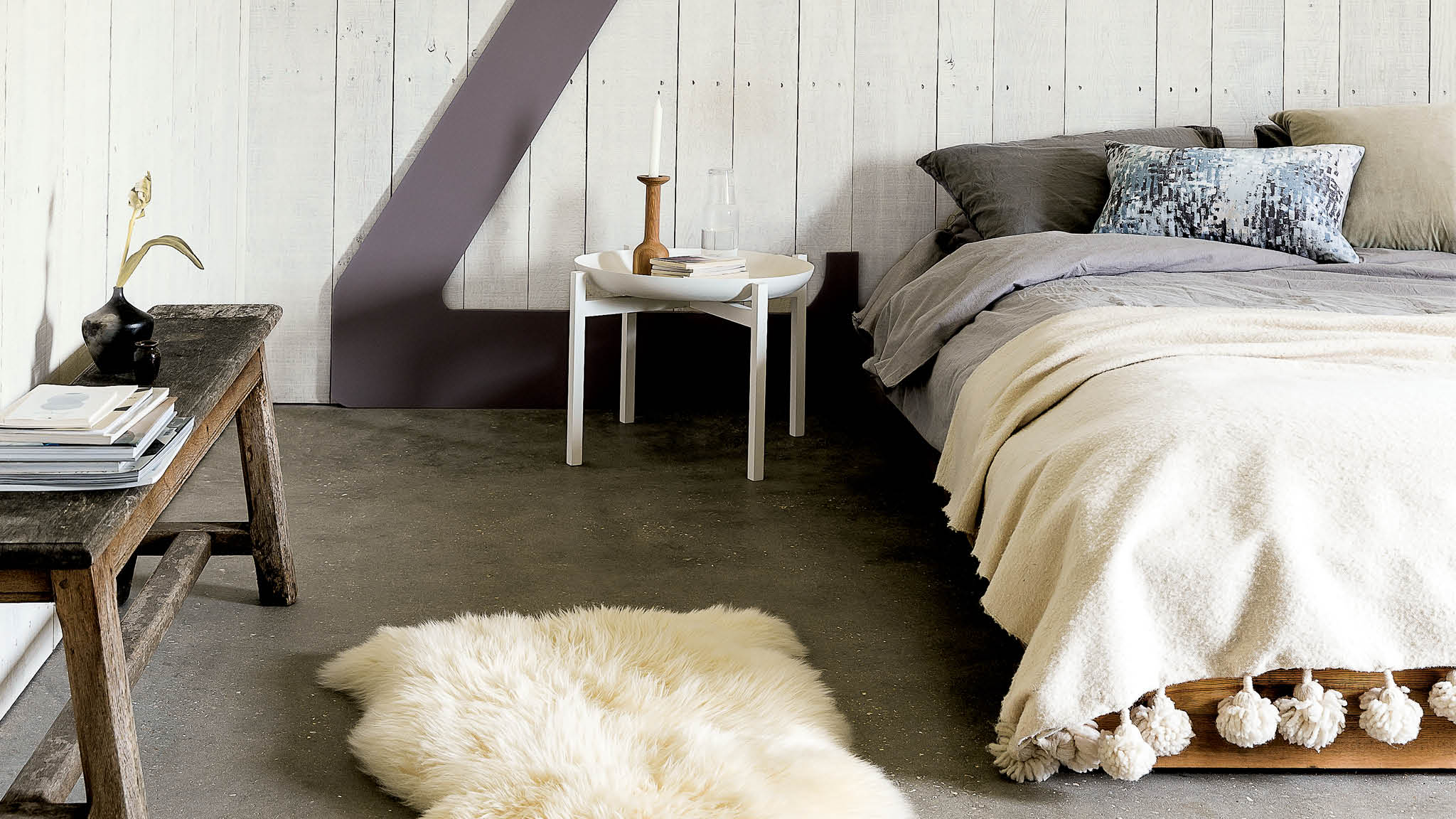 Schlafzimmer in Flieder und Grau Der einfachste Weg zu einem romantischen Schlafzimmer führt über eine Palette aus sanften, zarten Farben, die zusammen wunderbar dezent und ausgewogen wirken.