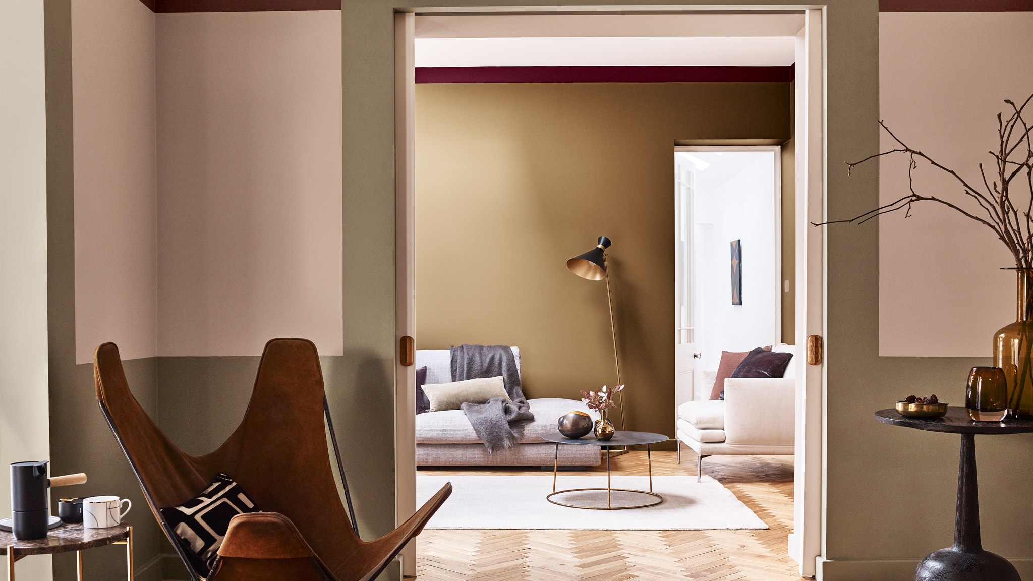 Farbidee für ein beruhigendes Wohnzimmer Deco-Paints-colour-futures-farbe-des-jahres-2019-ein-ort-zum-nachdenken-wohnzimmer-inspirationen-31