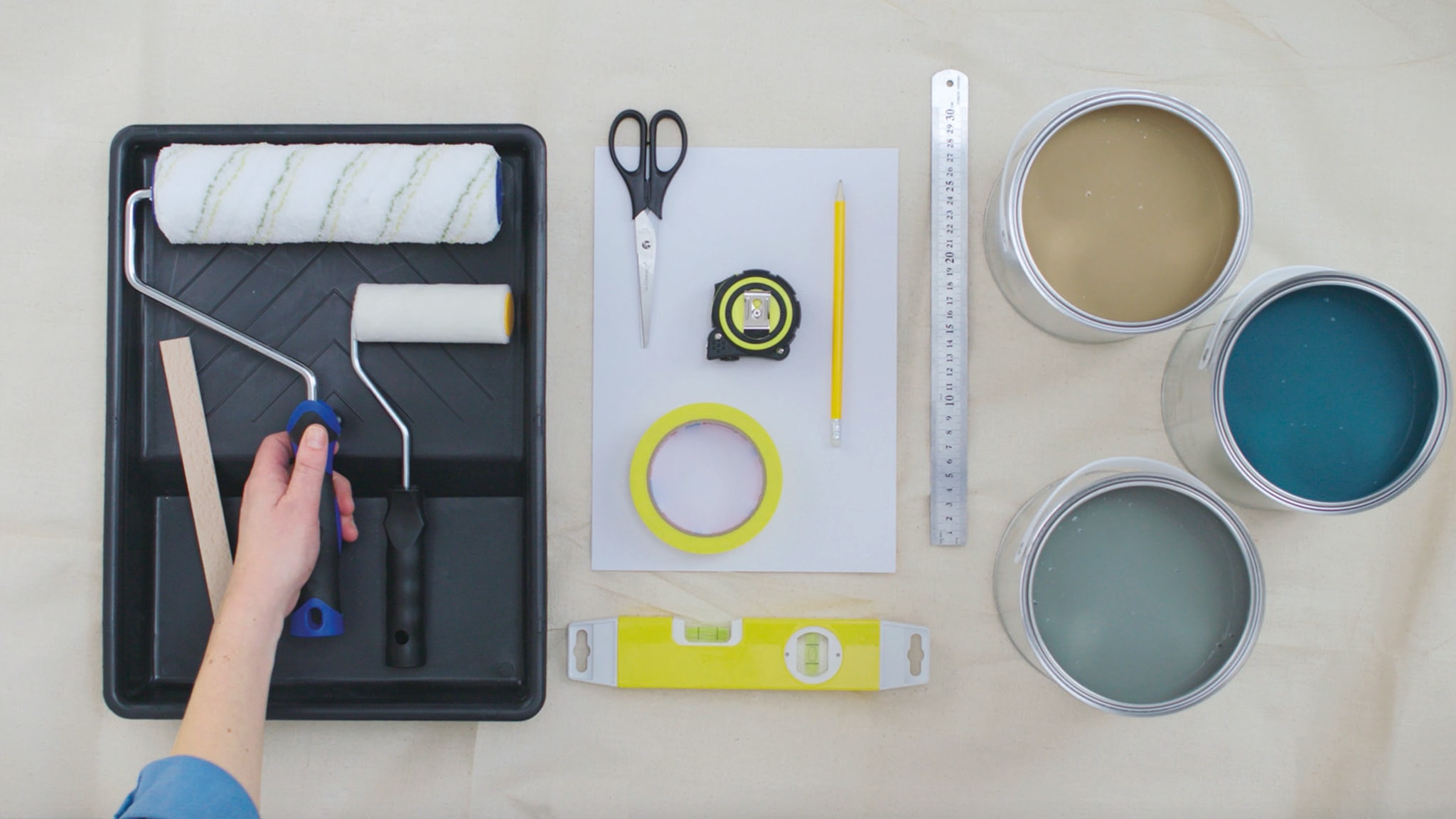 Tools für das Streichen eines Wabenmusters Deco-Paints-colour-futures-farbe-des-jahres-2019-so-geht-es-wabenmuster_1